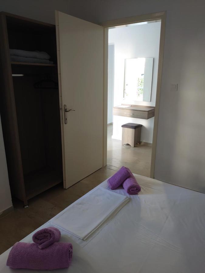 Merida Apartments Mola Kalyva Esterno foto