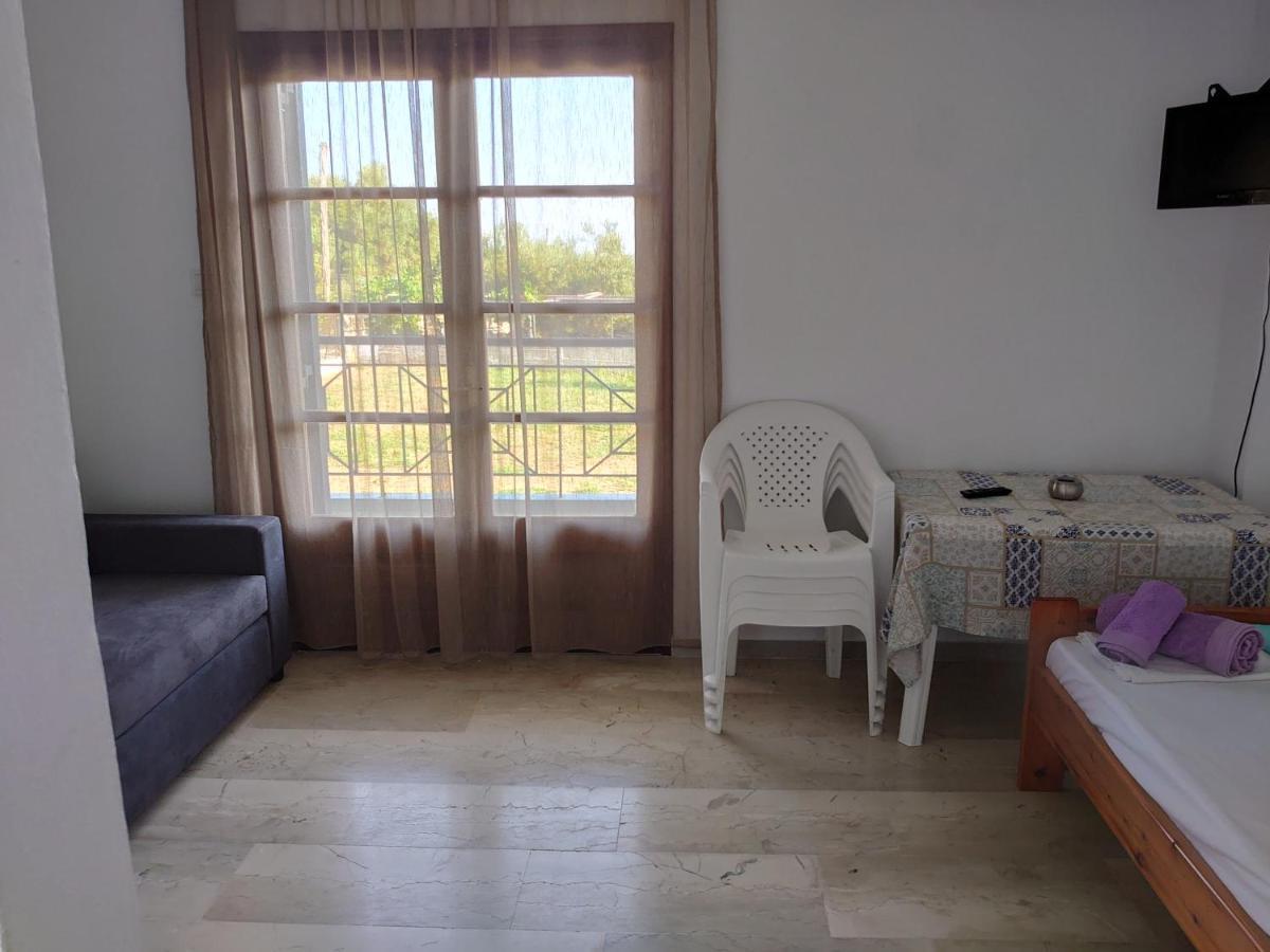 Merida Apartments Mola Kalyva Esterno foto