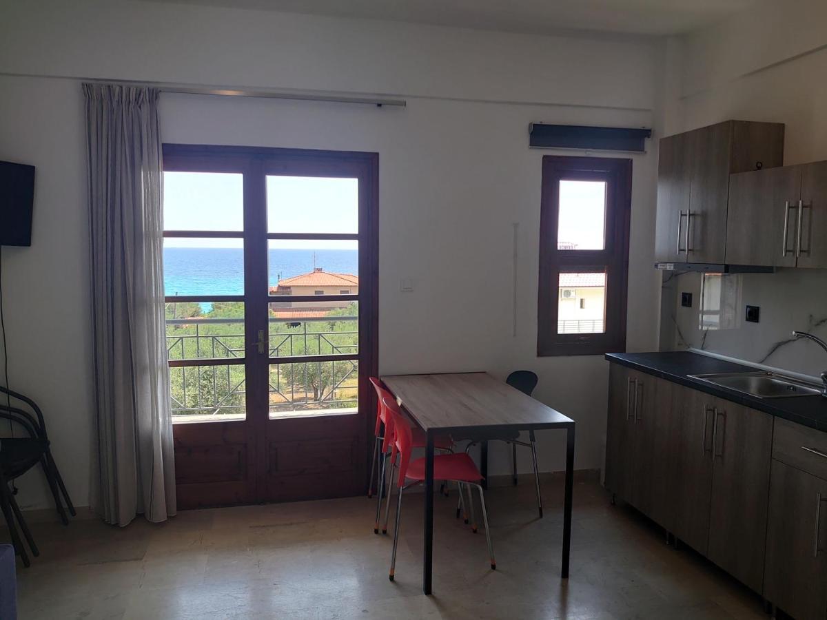 Merida Apartments Mola Kalyva Esterno foto
