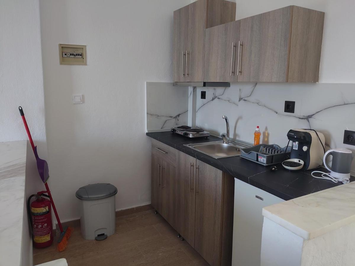 Merida Apartments Mola Kalyva Esterno foto
