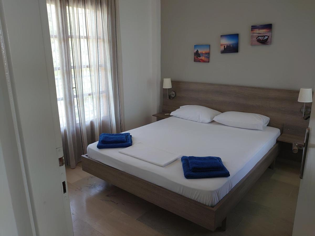 Merida Apartments Mola Kalyva Esterno foto