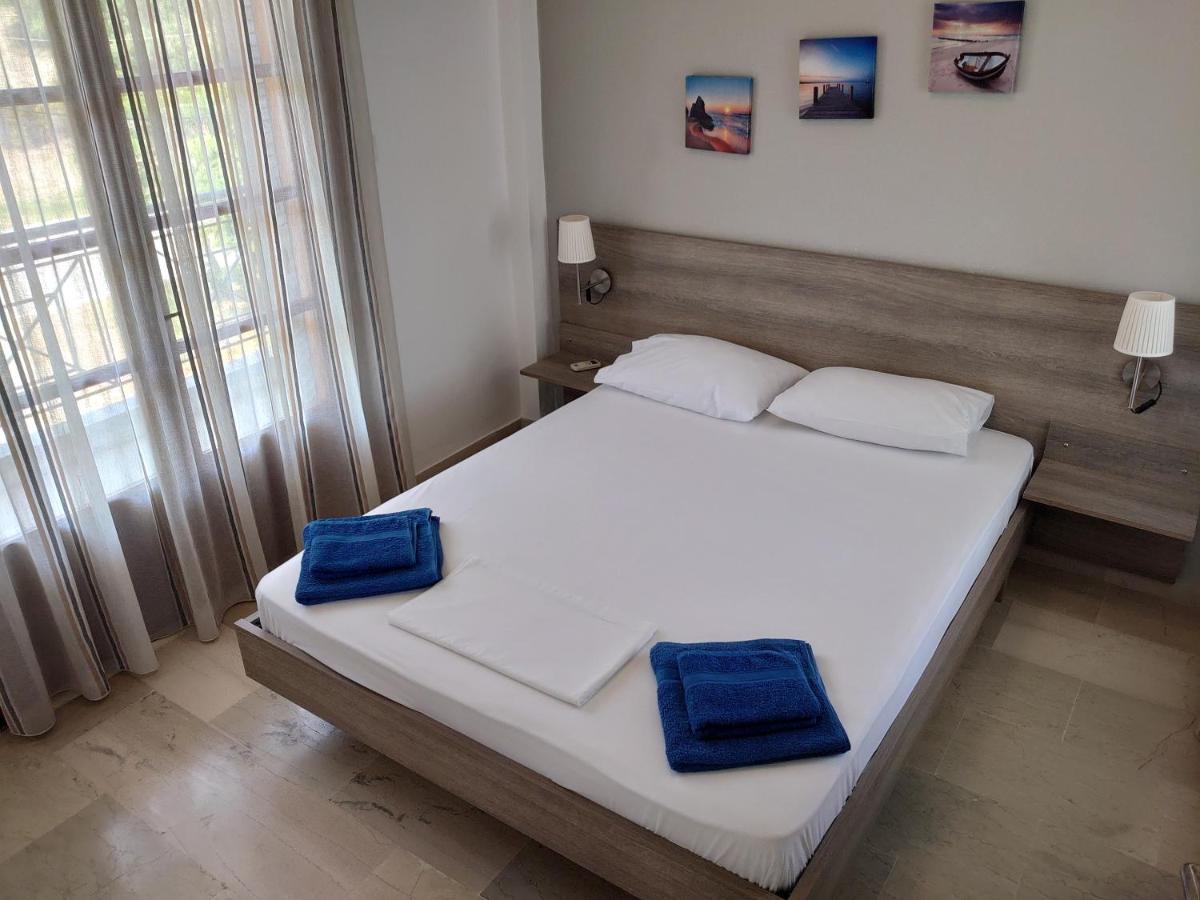 Merida Apartments Mola Kalyva Esterno foto