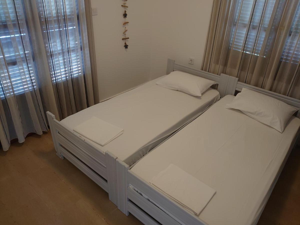 Merida Apartments Mola Kalyva Esterno foto