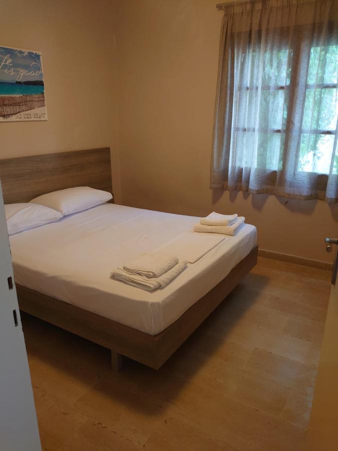 Merida Apartments Mola Kalyva Esterno foto