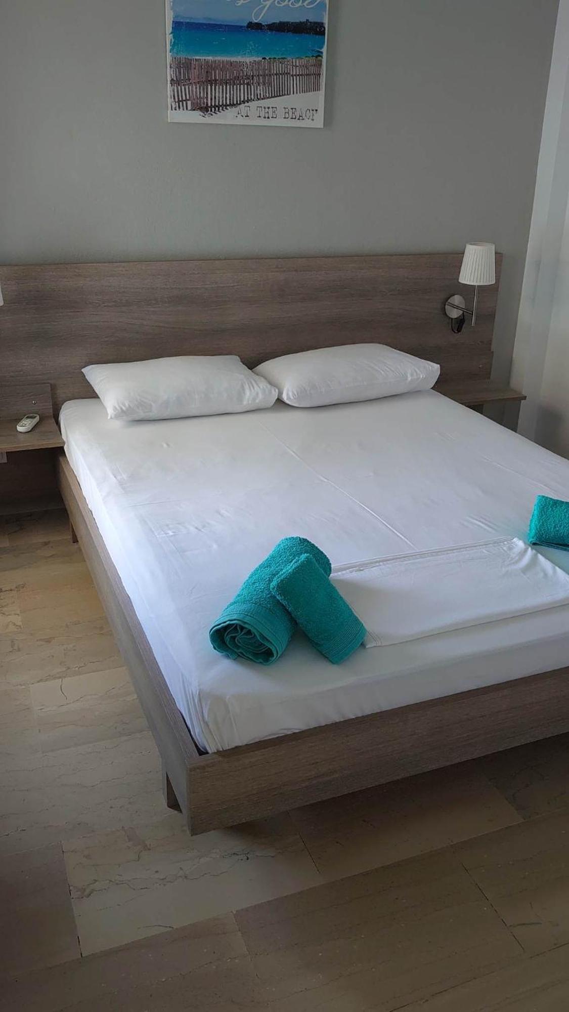 Merida Apartments Mola Kalyva Esterno foto